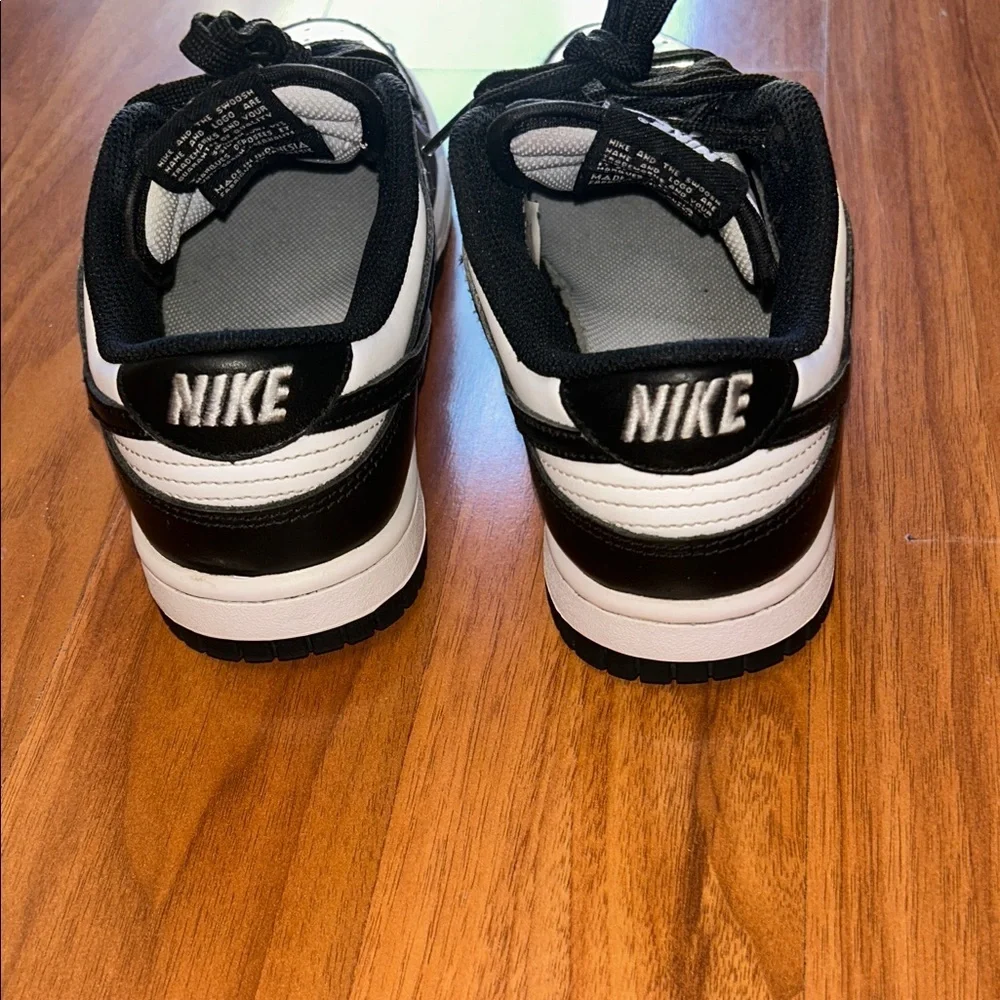 Nike Kids Sneakers in Black and White